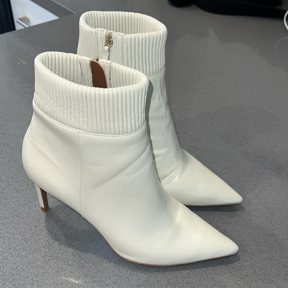 Just too big for me, wore them once with thick socks, but no need to keep them🤍